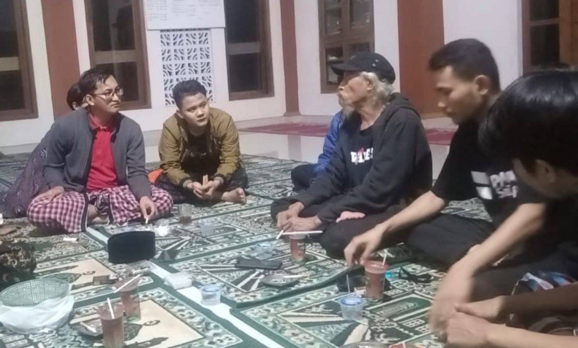 Suasana diskusi bersama warga terkait perencanaan pembangunan tambang batu andesit di Desa Wadas, Kecamatan Bener, Purworejo, Jawa Tengah. (Foto: Istimewa)