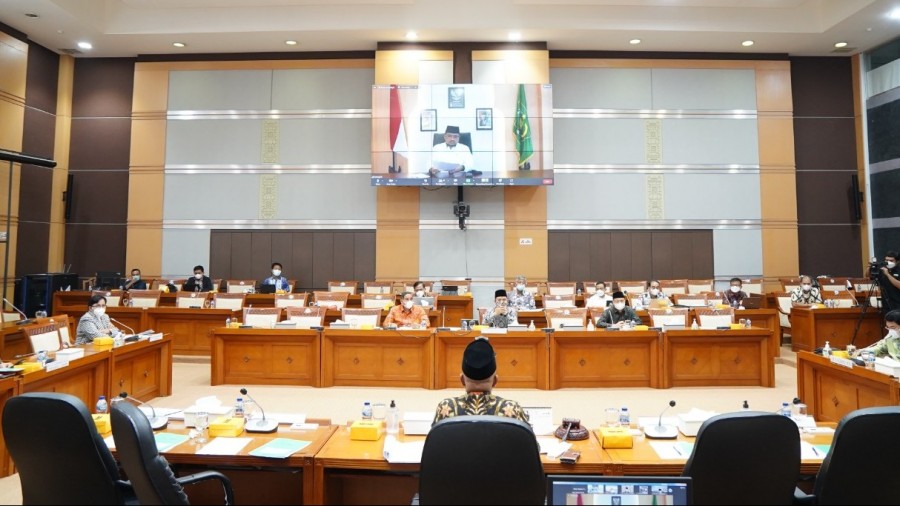 Menag Yaqut ikuti Rakernas dengan Komisi VIII secara daring dari Rembang.