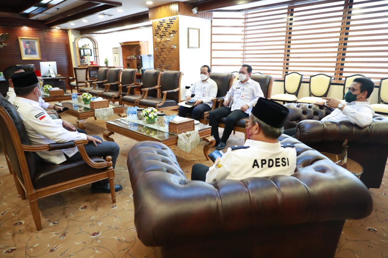Menteri Desa PDT dan Transmigrasi, Abdul Halim Iskandar, di dampingi Sekertaris Jenderal Taufik Madjid Bersama Dirjen Pembangunan Desa Dan Perdesaan Sugito, Menerima audiensi Asosiasi Pemerintah Desa Seluruh Indoneisa (APDESI), terkait Visi Terwujudnya Pemerintah Desa yang Maju, Sejahtera, Adil dan Demokratis, pada Rabu 23/02/22.