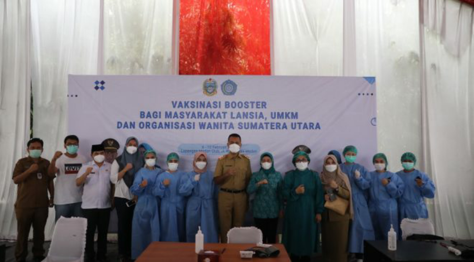 Vaksinasi booster bagi lansia, UMKM, dan organisasi wanita Sumatera Utama. (Foto: Istimewa) 