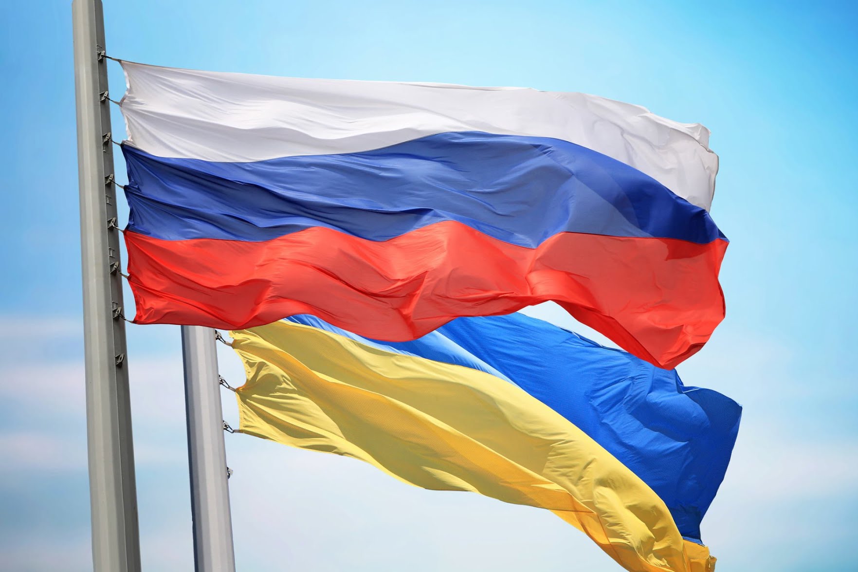 Bendera Rusia dan Ukraina (Foto: Tirto.id).