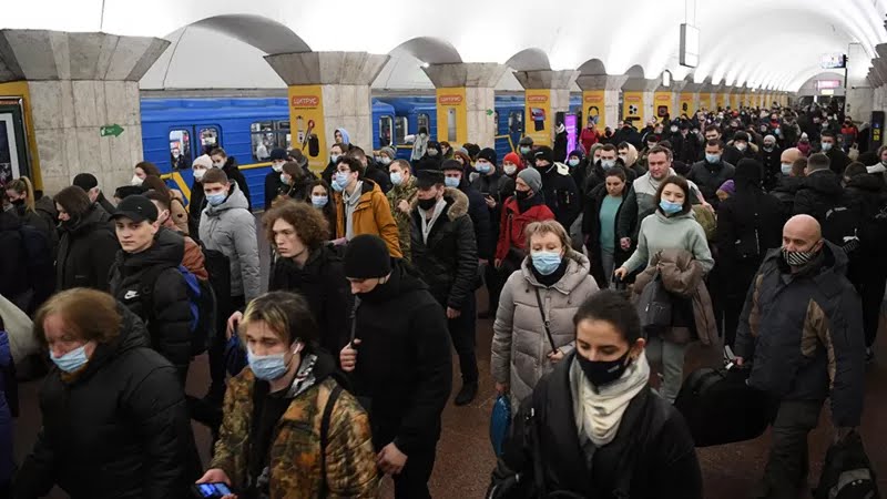 Sejumlah Pengungsi di Ukraina, (Foto: BBC/AFP).