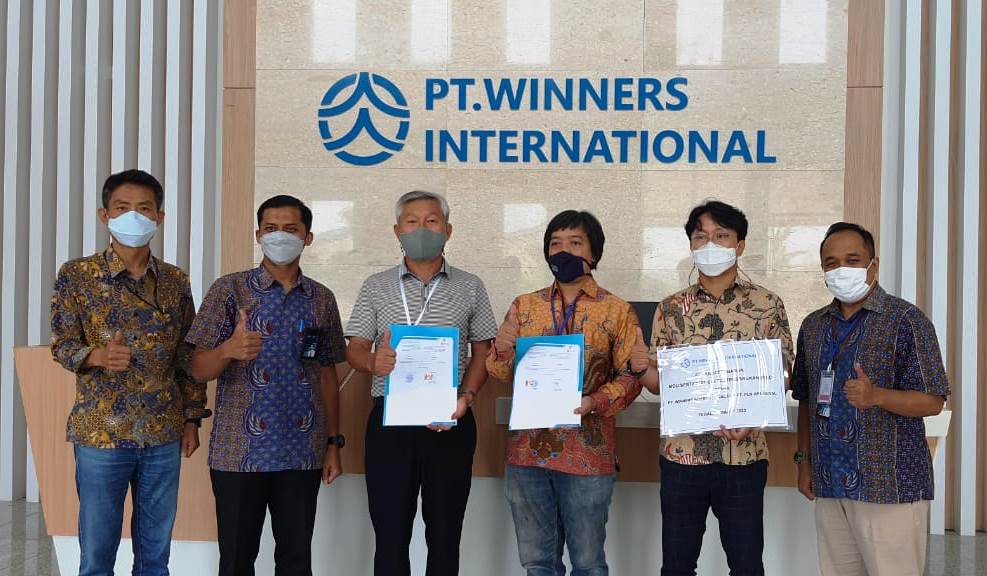 
PT Winners International yang bergerak di bidang produksi dan ekspor tekstil melakukan pembelian fasilitas Sertifikat Energi Terbarukan atau REC. (Dok, PLN)
