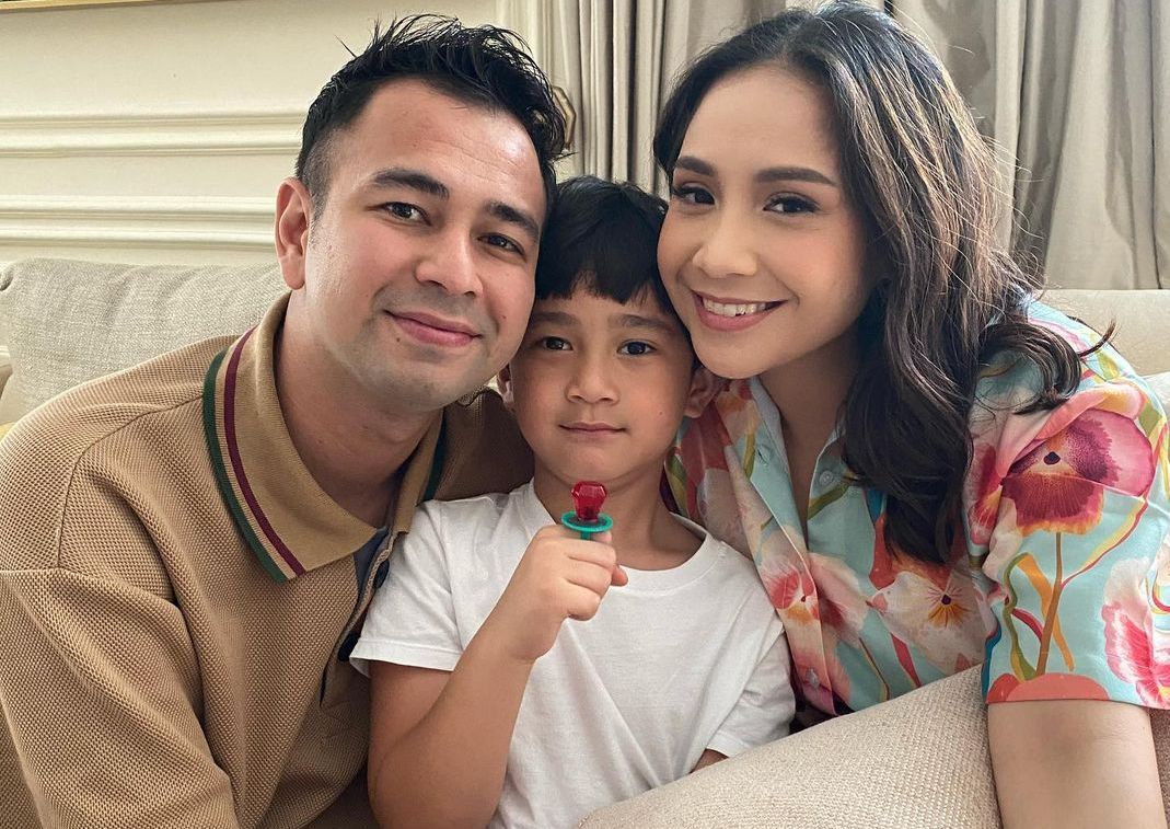Raffi Ahmad, Nagita Slavina dan Rafathar. (Foto: Instagram/@raffinagita1717).