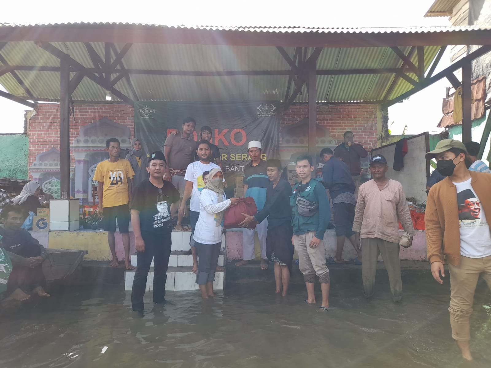 Tanggap bencana banjir, DPW PKB Banten salurkan bantuan sosial. (Foto: Istimewa) 