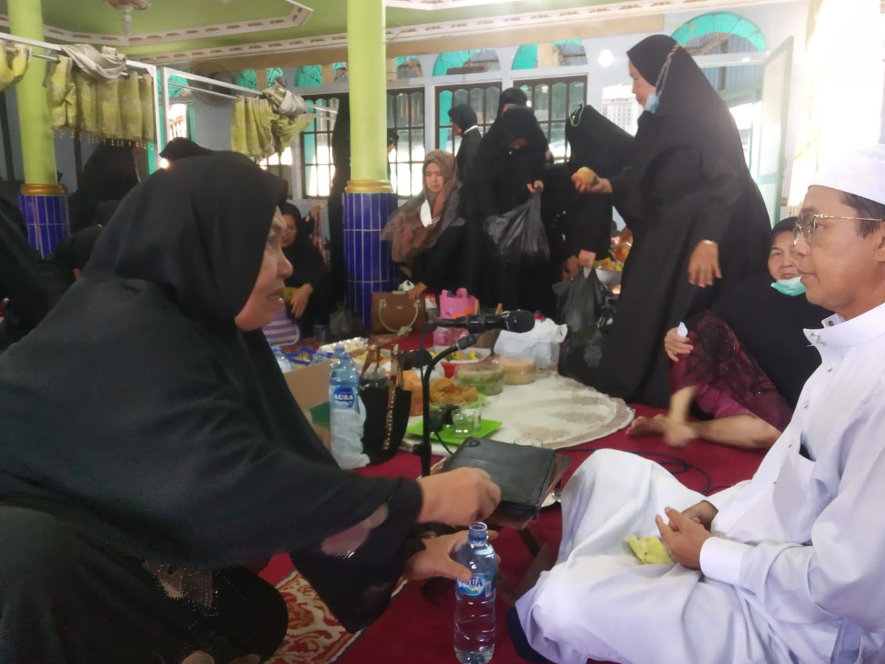 Majelis Ta’lim Ibu-ibu warga Kampung Batuah menggelar haul ke- 1446 dan pembacaan manakip Siti Khodijah dilaksanakan Jumat (11/3) sore di Mushola Al-Hikmah. (FOTO :IST)

