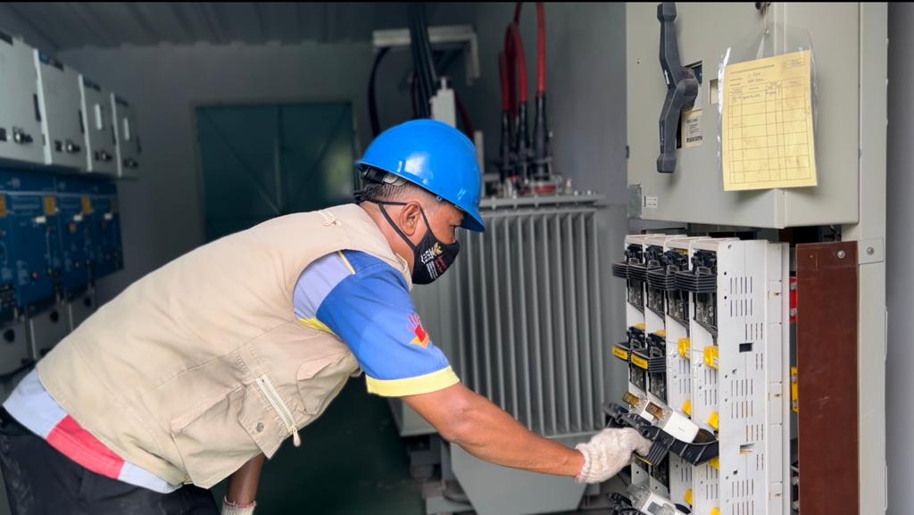 Pasokan listrik yang lebih andal dan berkualitas serta tarif bersaing dibanding layanan reguler menjadi daya tarik bagi pelanggan untuk beralih ke layanan premium. (Foto: PLN) 