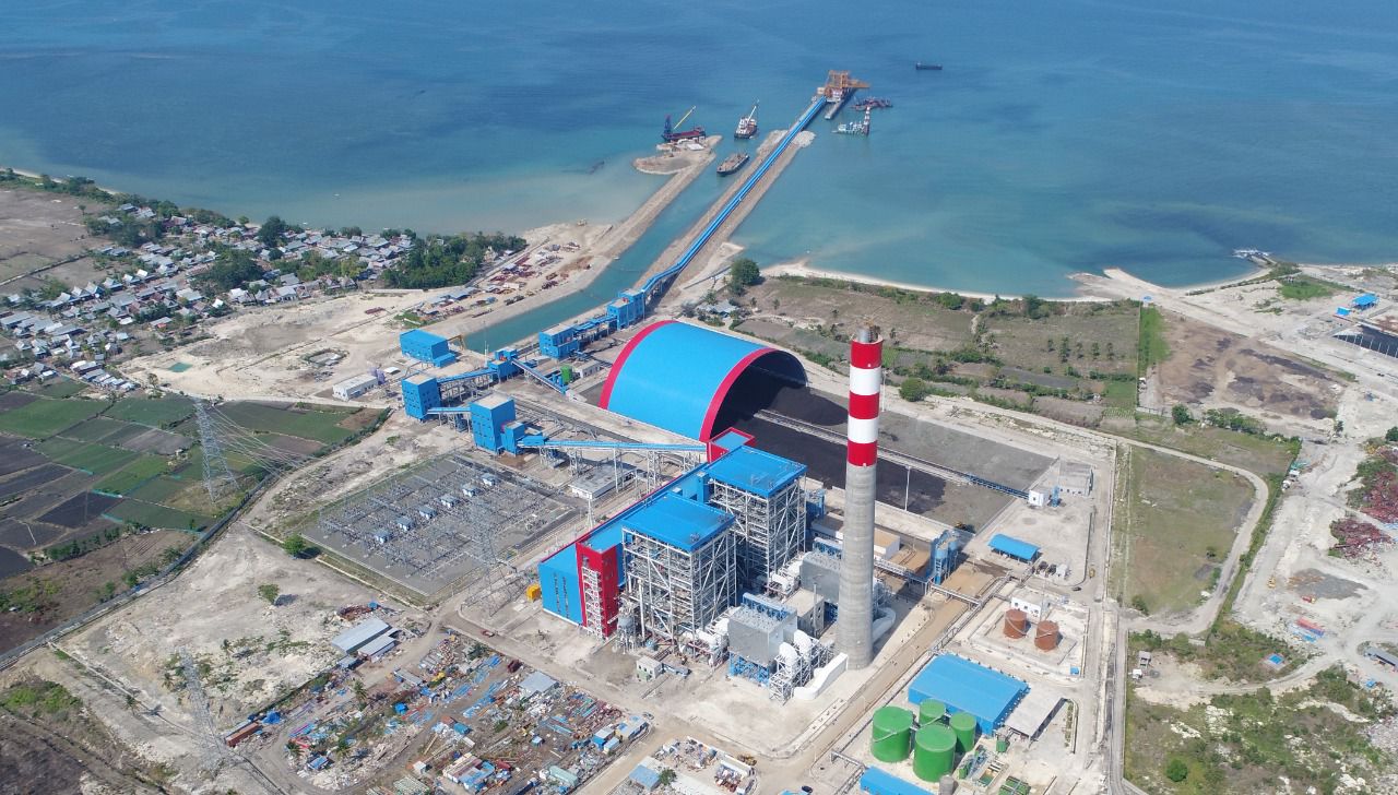 Dalam penerapan program co-firing, PLTU Punagaya memanfaatkan limbah domestik berupa bonggol jagung yang diolah sedemikian rupa untuk dijadikan bahan campuran batu bara dengan komposisi perbandingan 5:95. (Foto: PLN) 