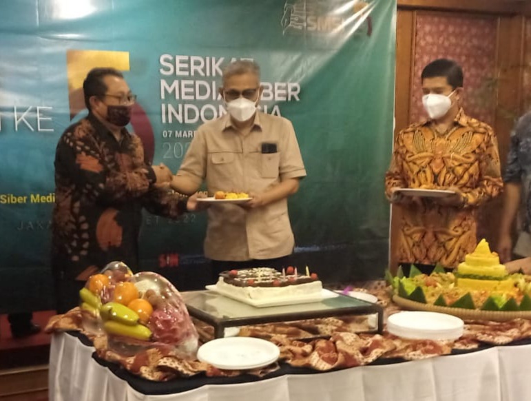 Budiman Sudjatmiko (tengah) saat peringatan HUT ke-5 SMSI di Jakarta 7 Maret 2022 (Foto: Istimewa)