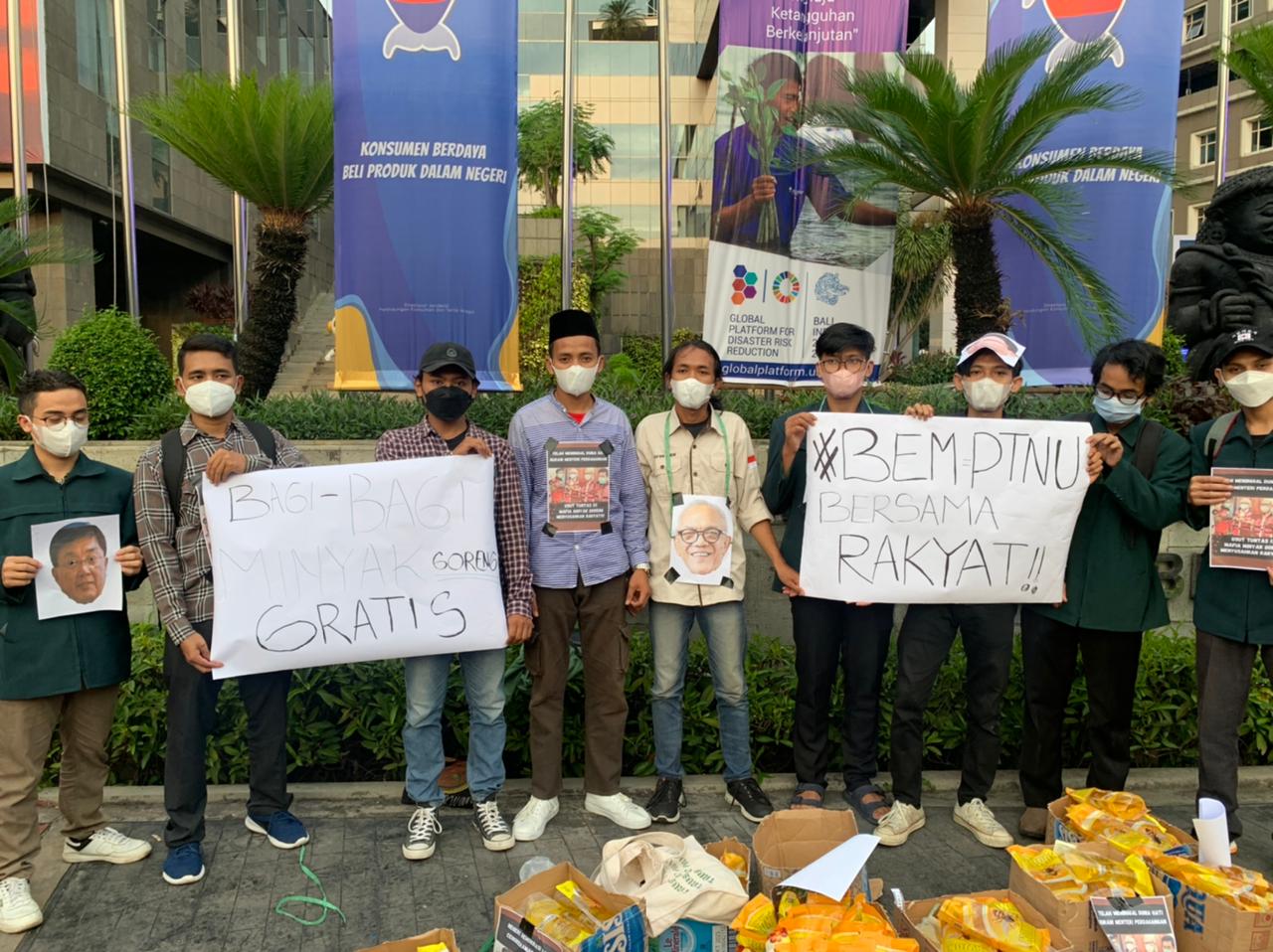 Aliansi BEM PTNU saat Gelar Aksi di Kementrian Perdagangan. (Foto: Istimewa)
