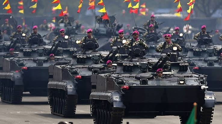 Ilustrasi pasukan TNI melaksanakan parade alat tempur. (Foto: Antara) 