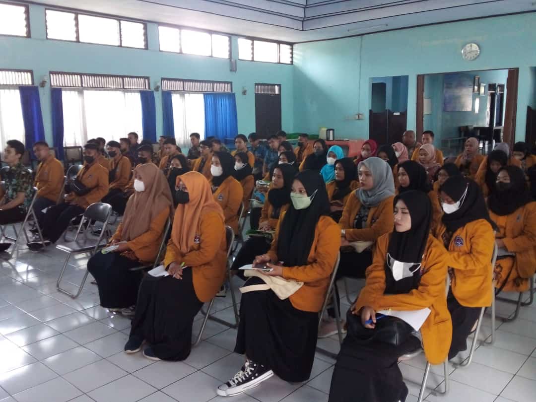 Mahasiswa Universitas Wiraraja Madura mengikuti pembekalan Jurnalisme Desa di Gedung PWI DIY, Jumat (27/5/2022). (Foto: Wiradesa)