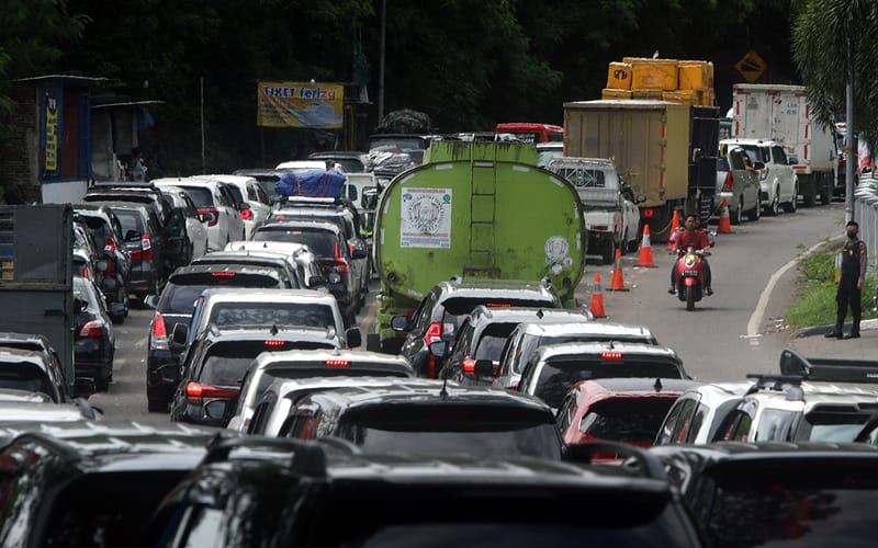Kepadatan Lalu lintas menuju Pelabuhan Merak Banten. (Foto: lawjustice.com)