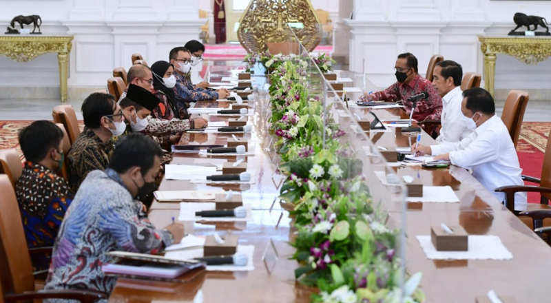 Presiden Joko Widodo menerima Ketua dan Anggota Komisi Pemilihan Umum (KPU) di Istana Merdeka, Jakarta, pada Senin, 30 Mei 2022. (Foto: BPMI Setpres)