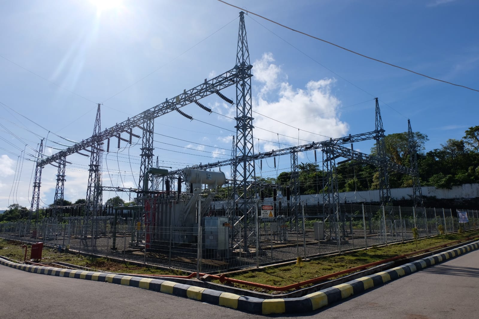 Pengembangan potensi pariwisata yang ada di Pulau Buton harus dibarengi dengan pemenuhan pasokan listrik andal. (FOTO/PLN)
