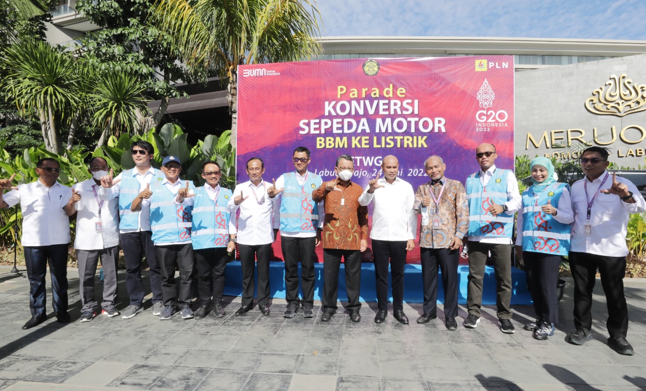 Motor yang digunakan pada parade kali ini merupakan motor hasil konversi dari motor BBM ke motor listrik modifikasi bengkel lokal. (FOTO/PLN)
