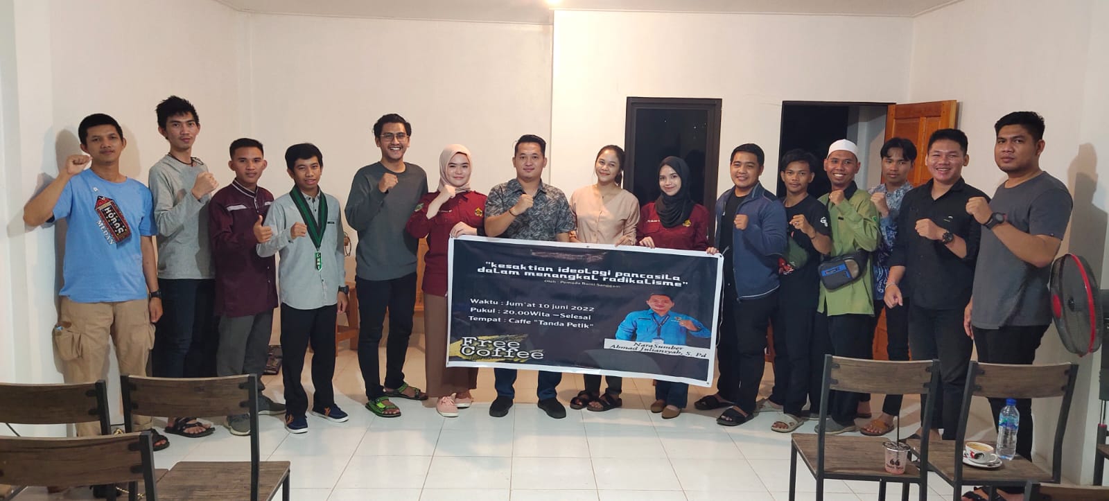 Pemuda Bumi Sanggam mengelar dialog pemuda yang dilaksanakan di salah satu kafe di Kabupaten Balangan, Provinsi Kalimantan Selatan, Jumat, (10/06/2022) malam. (FOTO:IST)
