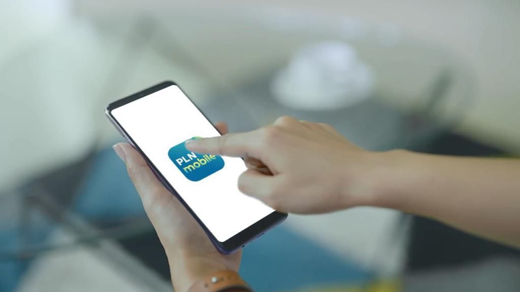 Melalui Digitalisasi, PLN menghadirkan aplikasi PLN Mobile yang memberikan kemudahan bagi pelanggan untuk mendapatkan layanan kelistrikan. (Dok, PLN)

