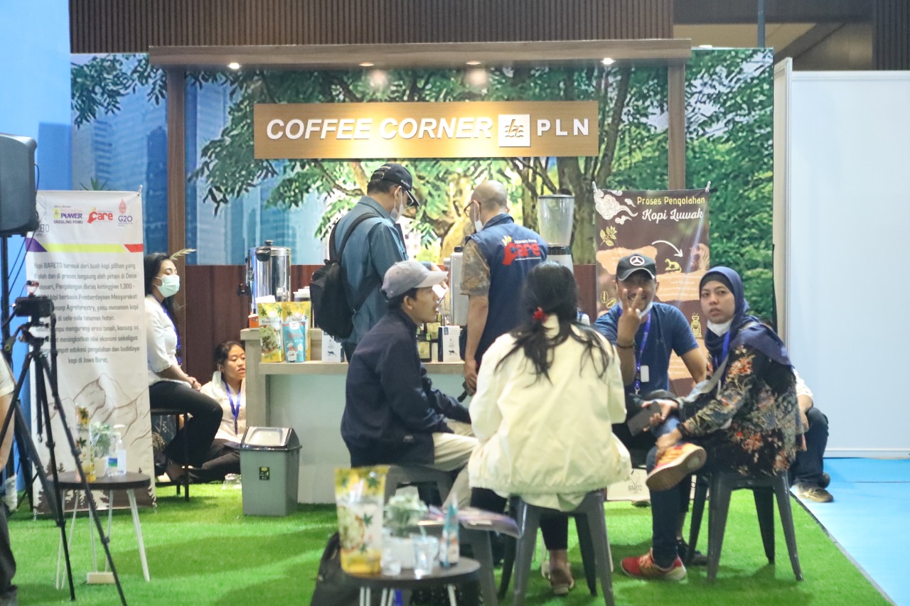 
PEVS 2022 jadi ajang PERIKLINDO atau Perkumpulan Industri Kendaraan Listrik Indonesia untuk mendukung pengembangan ekosistem kendaraan listrik di tanah air. (FOTO/PLN)
