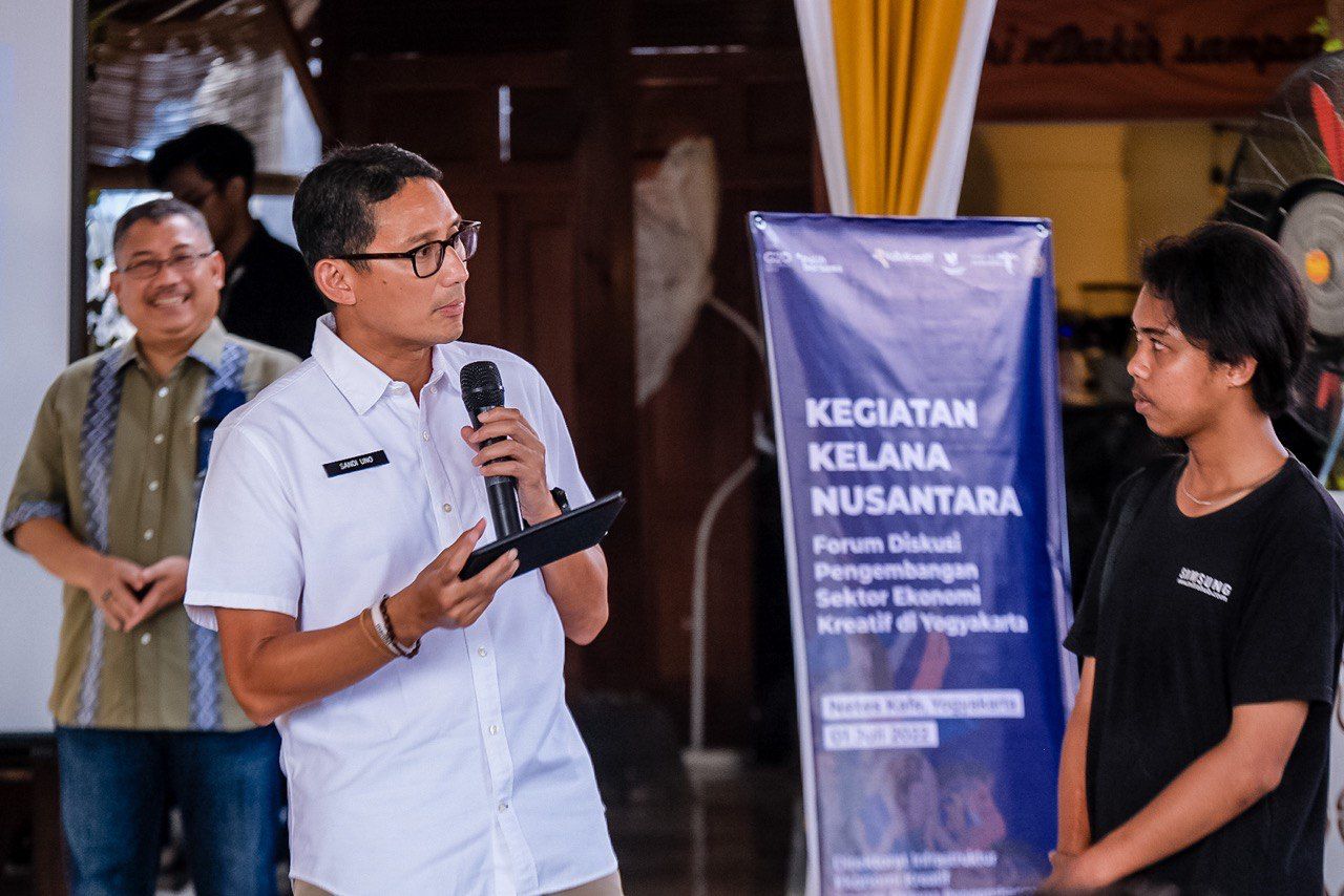 Menparekraf Sandiaga dalam acara “Kelana Nusantara”, di Netes Cafe, Yogyakarta, Jumat (1/7/2022). (Foto: Kemenparekraf) 