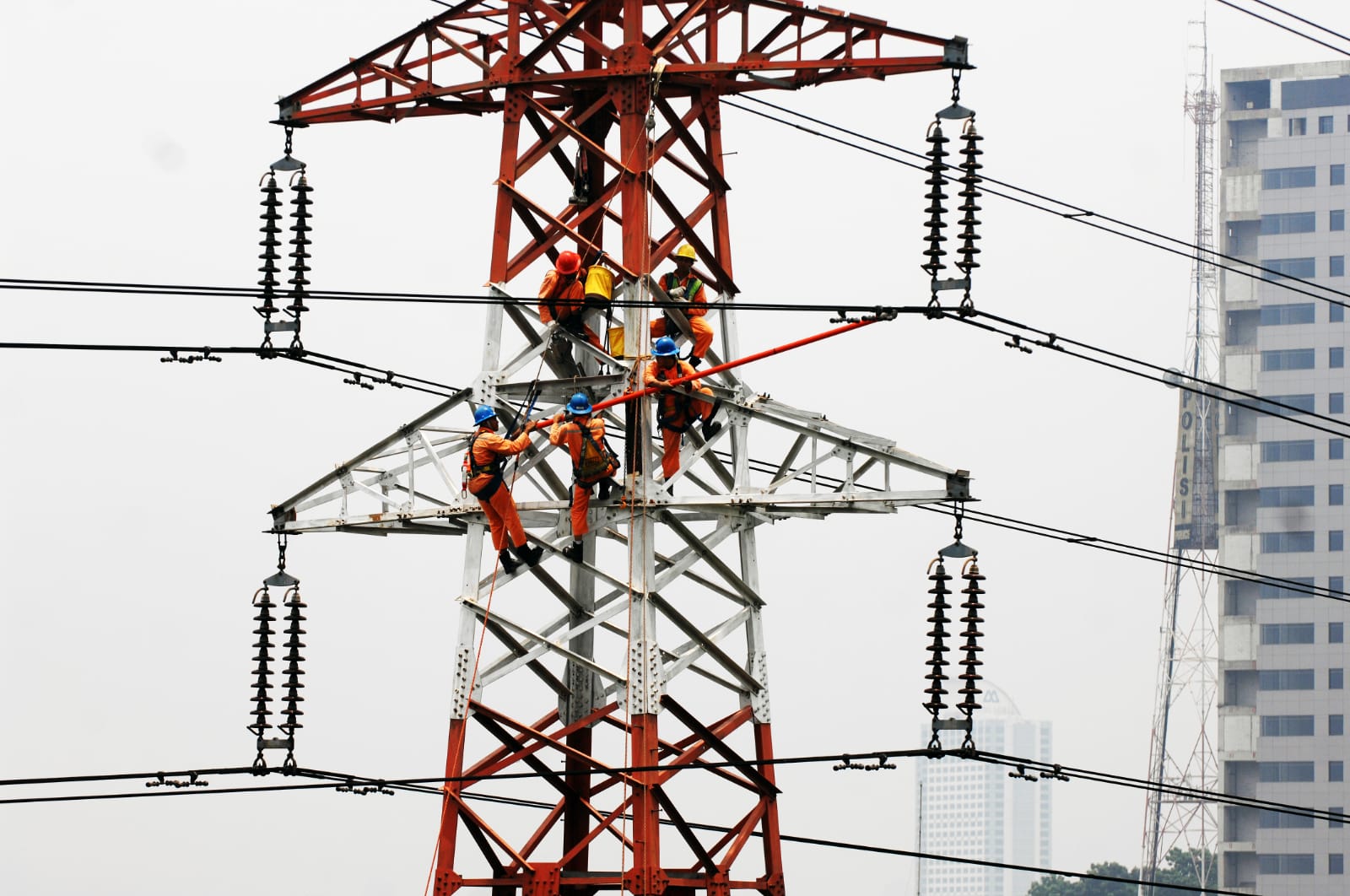 PLN mampu menurunkan utang dari Rp 451 triliun pada tahun 2020 menjadi Rp 417 triliun pada Juni 2022, sehingga bisa menyehatkan keuangan dan memberikan kontribusi pada keuangan negara. (Foto: PLN)