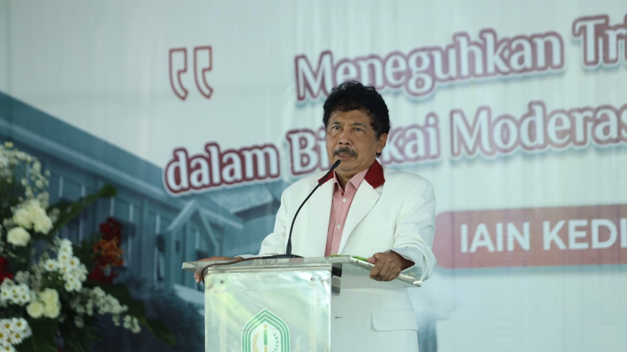Kepala BPIP, Yudian Wahyudi di hadapan ribuan mahasiswa IAIN Kediri dalam acara Pengenalan Budaya Akademik dan Kemahasiswaan (PBAK), Senin (22/8/2022). (Foto: Istimewa)