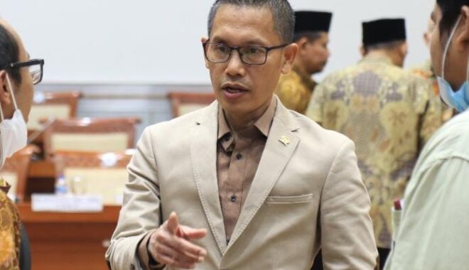 Warga Probolinggo Resah, Pocong Bersajam Berkeliaran di Area Pemakaman