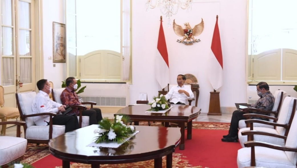 Presiden Joko Widodo menerima Menteri Pemuda dan Olahraga Zainudin Amali dan Ketua Umum PSSI Mochamad Iriawan di Istana Merdeka, Jakarta, Rabu, 3 Agustus 2022. (Foto: BPMI Setpres) 