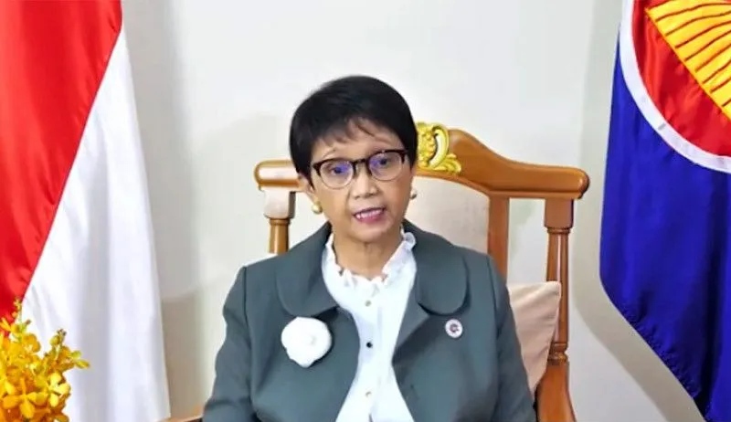Menlu RI Retno Marsudi menyampaikan keterangan pers secara daring mengenai Pertemuan Menlu ASEAN (AMM) yang berlangsung di Phnom Penh, Kamboja, Rabu (3/8/2022). (Foto: Antara) 