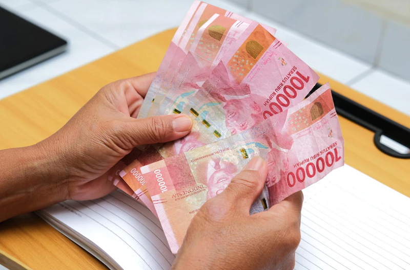 Ilustrasi warga terima BLT BBM. (Foto: Okezone) 