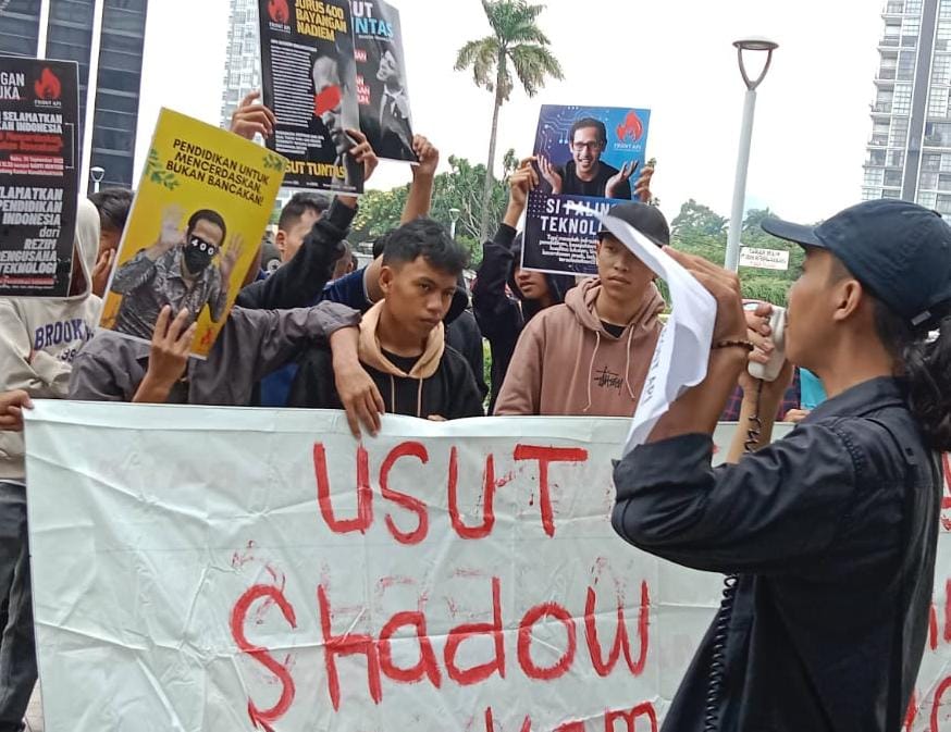 Front API gelar aksi di Kemendikbudristek. (Foto: Istimewa) 