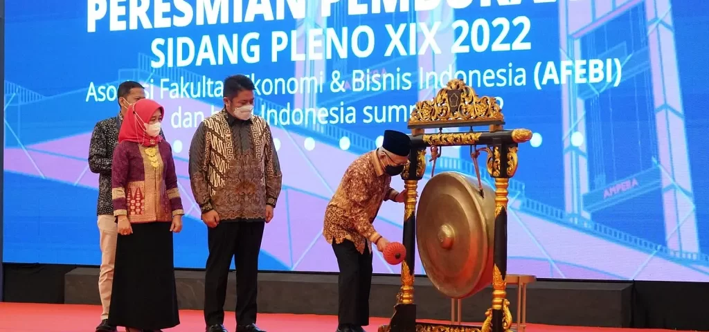Wapres K.H. Ma’ruf Amin saat membuka Sidang Pleno ke-19 Asosiasi Fakultas Ekonomi dan Bisnis Indonesia (AFEBI) dan Halal Summit 2022, di Hotel Wyndham, Palembang, Sumatera Selatan (Sumsel), Rabu 07 September 2022. (Foto: Setwapres) 