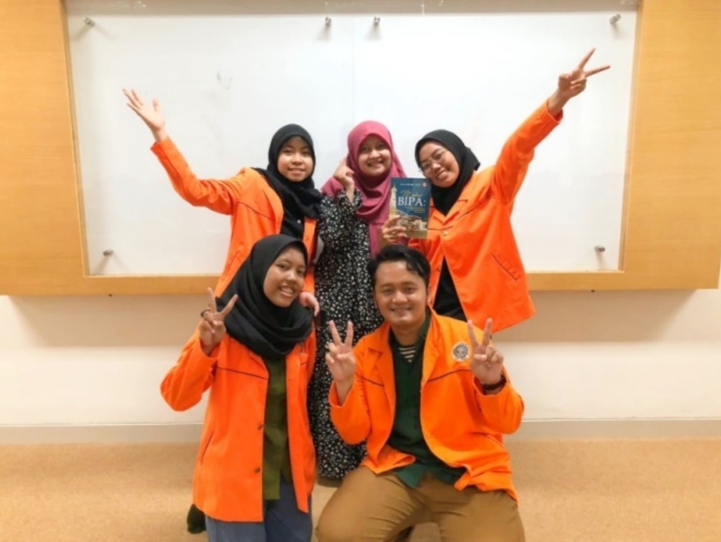 Mahasiswa UAD mengembangkan Modul Ajar BIPA Berbasis Budaya dan Ruang di Yogyakarta dalam Ajang Program Kreativitas Mahasiswa (PKM). (Foto: Istimewa) 
