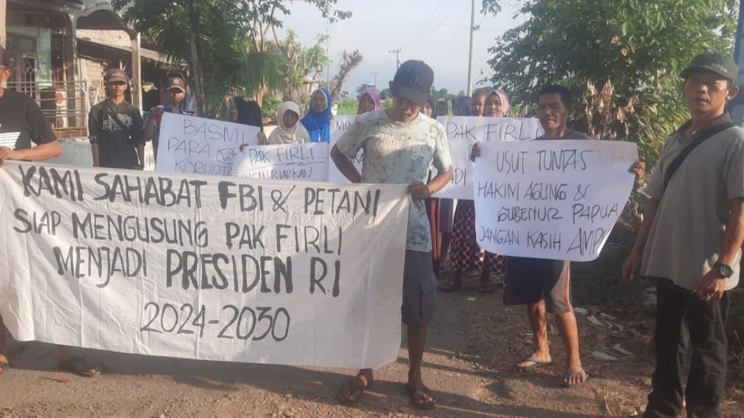 Puluhan petani tembakau dari Desa Asembakor, Kecamatan Kraksaan, Kabupaten Probolinggo, mendeklarasikan dukungan kepada Firli Bahuri. (Foto: Mafa/Serikat News) 