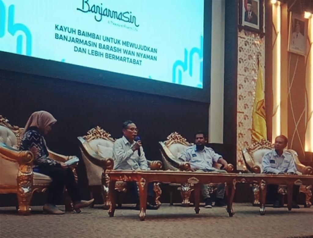 Para pembicara seminar digital di Balai Kota Banjarmasin, Kalimantan Selatan dimoderatori oleh Wardah (dari MCM). (Foto: Istimewa)