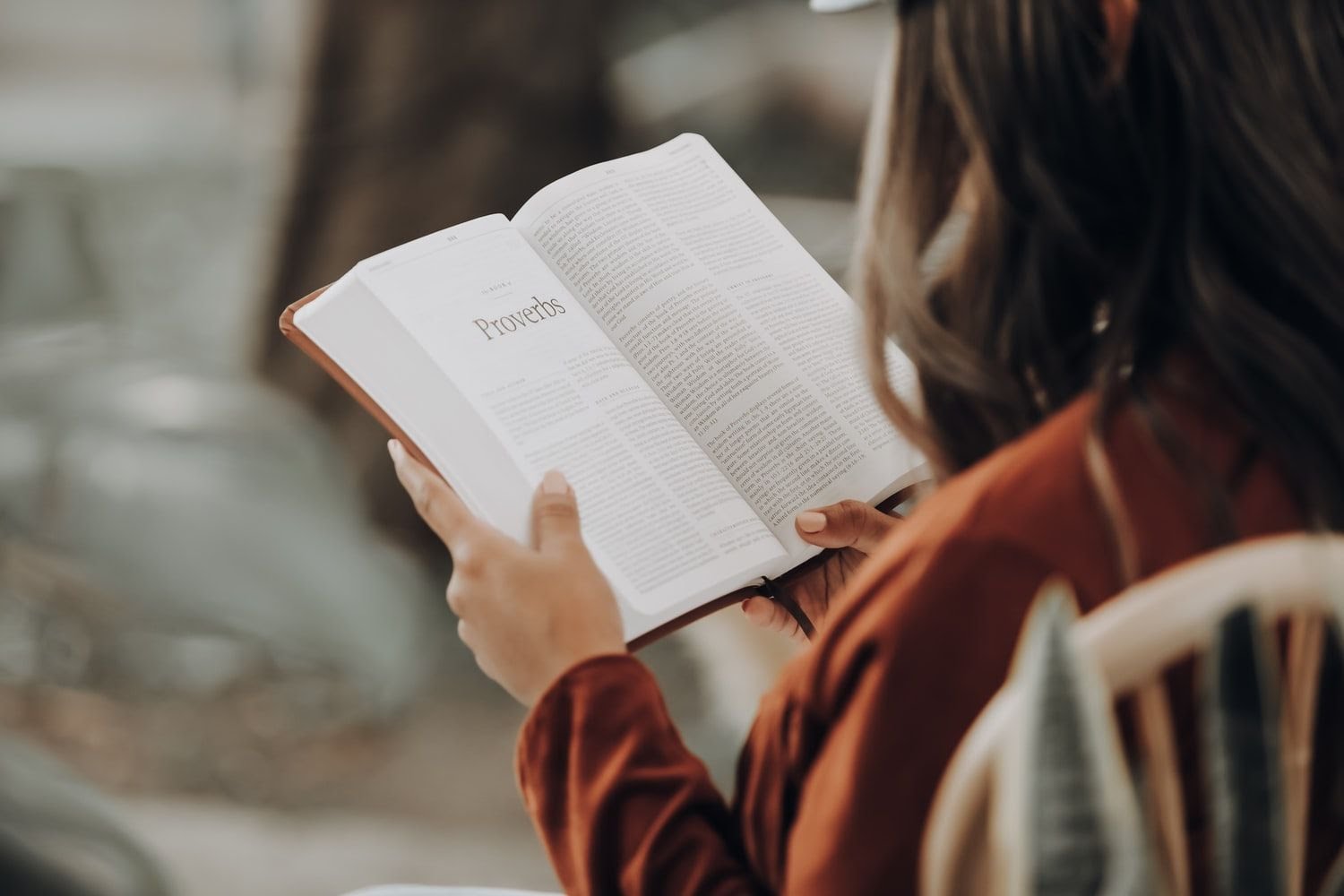 Ilustrasi baca buku. (Foto: Unsplash) 