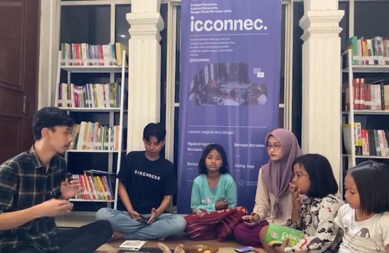 ICCONNEC bersama Gerakan Bangkit Belajar (GBB) menggalang Donasi Buku. (Foto: Istimewa)