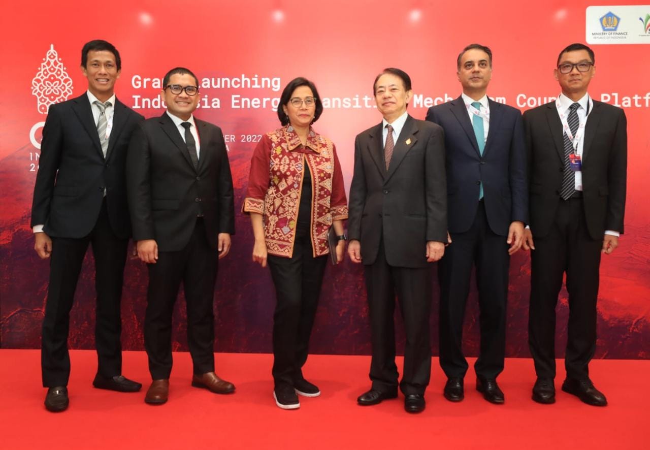 Penandatanganan dilakukan saat peluncuran ETM Country Platform di Nusa Dua, Bali pada Senin (13/11/2022). (Foto: PLN) 