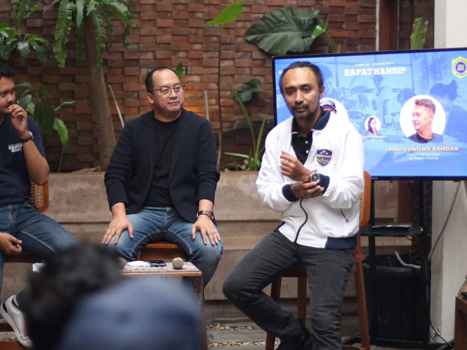 Diskusi “Rapat Hansip Hoax” yang dilaksanakan oleh Mafindo Jakarta dan Kaskus di Kina Kafe Jakarta Selatan, Sabtu (26/11/2022).
 (Foto: Istimewa) 