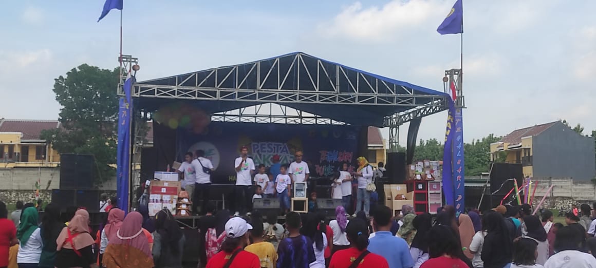 Acara Tegalsari Due Gawe berlangsung di halaman Kantor Desa Tegalsari, Kecamatan Plered, Kabupaten Cirebon. (Foto: Rahul/Serikat News)