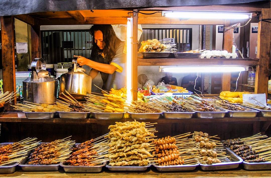 Ilustrasi angkringan di Yogyakarta. (Foto: @angkringanjabrik)