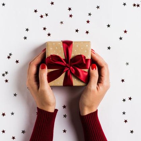 Ilustrasi kado Natal. (Foto: Beautynesia)