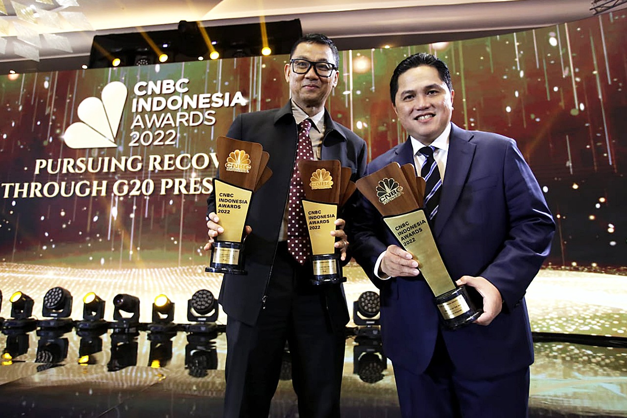 Dirut PLN dinobatkan jadi CEO of The Year. (Foto: Istimewa) 