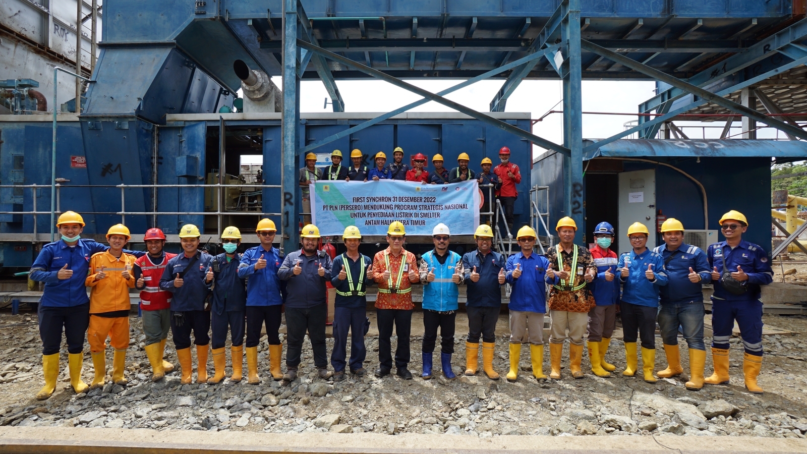 PT PLN (Persero) berhasil merelokasi Pembangkit Listrik Tenaga Diesel Dan Gas (PLTDG) dari Batanghari, Sumatera Selatan ke Halmahera Timur, Maluku Utara untuk memasok kebutuhan listrik bagi pabrik Smelter Feronikel milik PT Aneka Tambang, Tbk (Antam). (Foto/PLN)