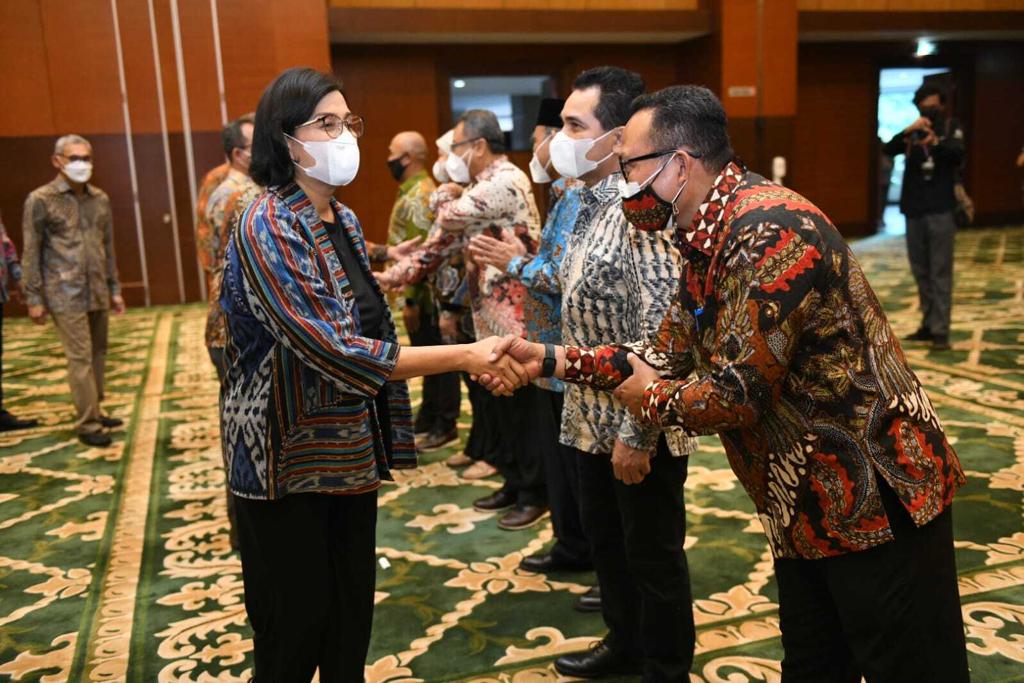 Kementerian Keuangan melalui Direktorat Jenderal Kekayaan Negara (DJKN) melantik anggota direksi PT Geo Dipa Energi (Persero)(GDE), di Gedung Juanda I, Kamis (07/04). Pelantikan tersebut dilakukan dengan mengambil sumpah bagi 3 (tiga) Anggota Direksi baru GDE. Foto/Goedipa
