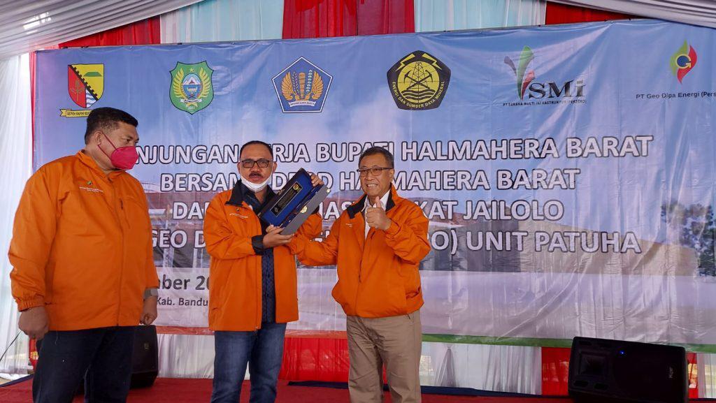 Bupati Halmahera Barat, James Uang, siap mendorong pengembangan Pembangkit Listrik tenaga Panas Bumi (PLTP) di Jailolo, Halmahera Barat. 
