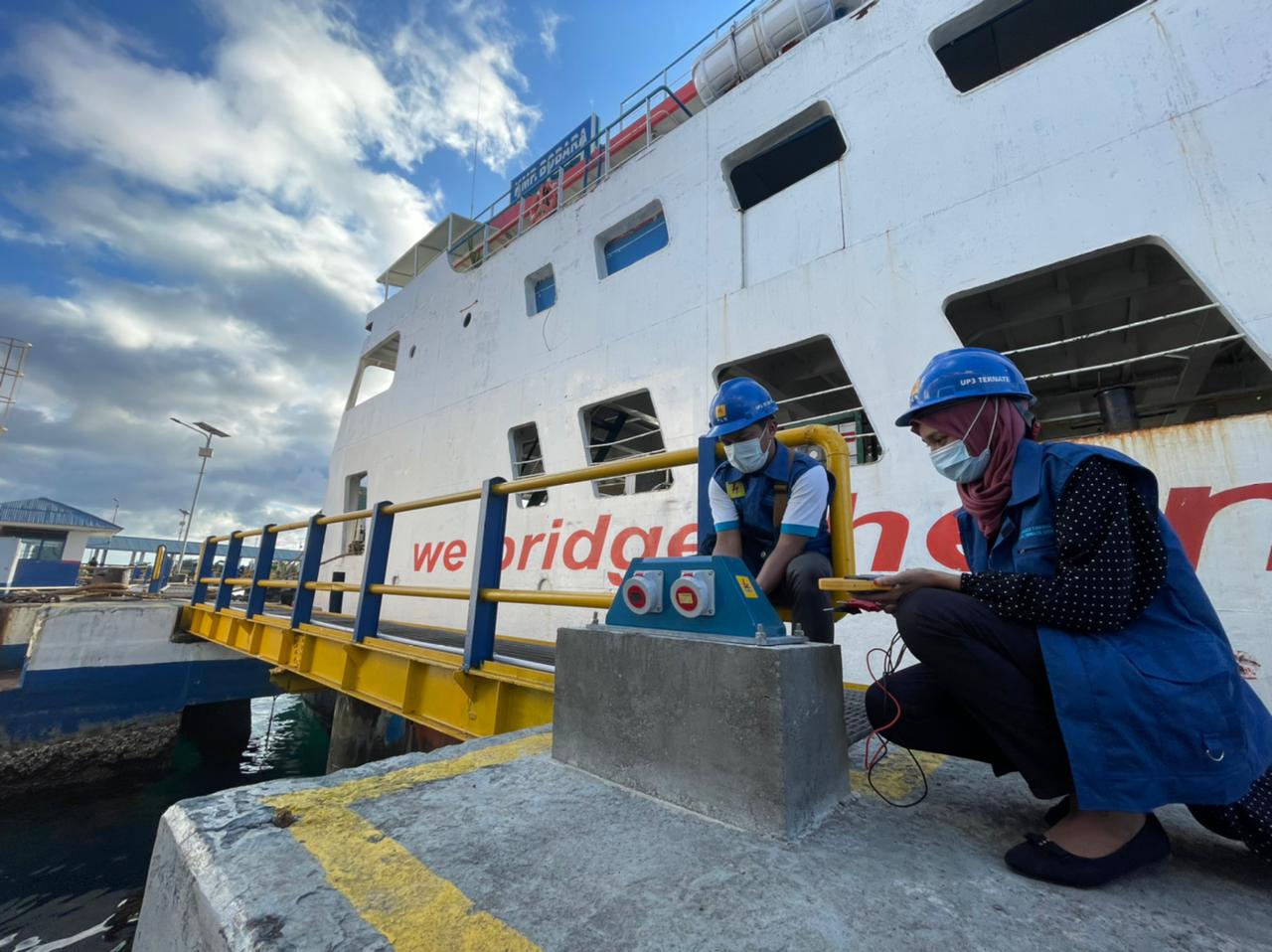 PT PLN (Persero) terus mendorong pertumbuhan ekonomi di sektor perikanan dan kelautan dengan membangun Anjungan Listrik Mandiri (ALMA). (Foto/PLN)