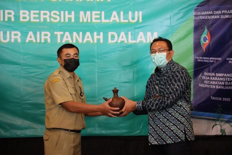 PT Geo Dipa Energi (Persero) dalam menyediakan sarana dan prasaran air bersih melalui pengeboran sumur air tanah. Foto/Geodipa