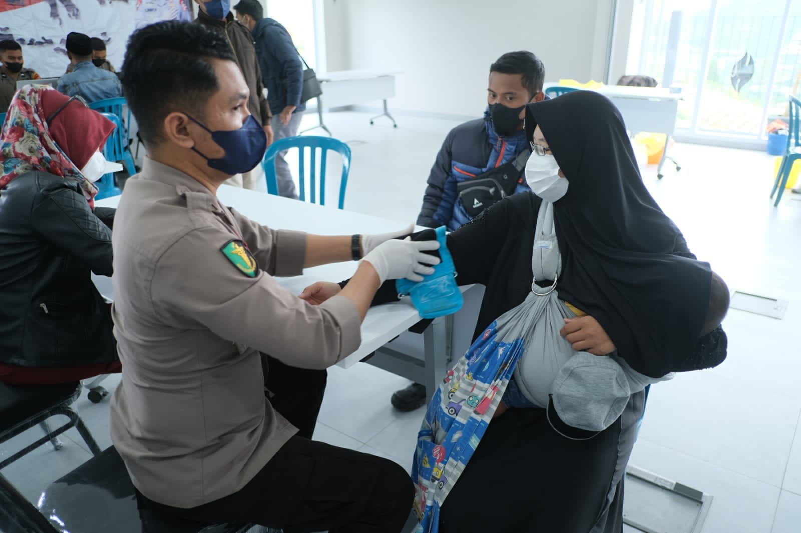 Program Keroyok Vaksin untuk masyarakat wilayah Dieng pada Selasa (19/4). (Foto: GeoDipa)