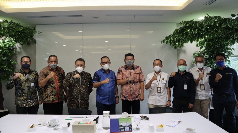 Bupati Halmahera Barat, James Uang, dalam kunjungannya ke Kantor PT Geo Dipa Energi (Persero) “GeoDipa”, di Jakarta, Kamis (25/03). Foto/Geodipa